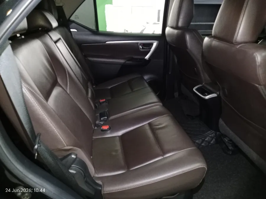 Foto Mobil Bekas Kabin Belakang Toyota Fortuner 2.4 4X2 VRZ tahun 2018