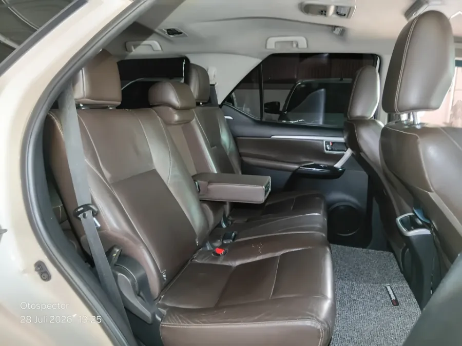 Foto Mobil Bekas Kabin Belakang Toyota Fortuner 2.4 4X2 VRZ tahun 2018