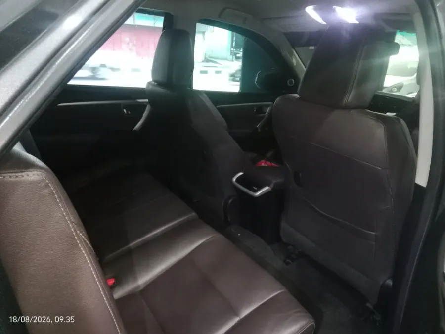 Foto Mobil Bekas Kabin Belakang Toyota Fortuner 2.4 4X2 VRZ tahun 2018