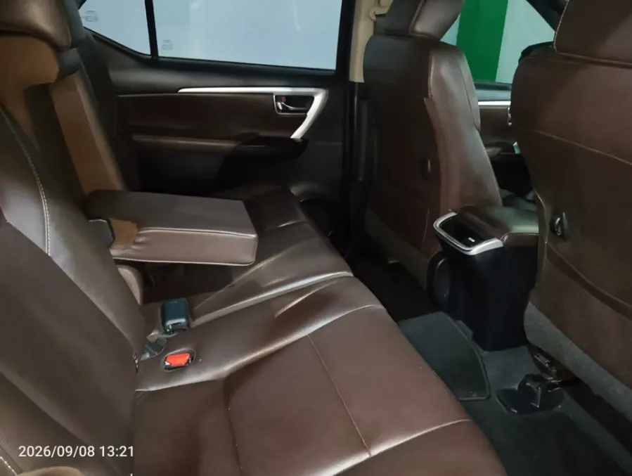 Foto Mobil Bekas Kabin Belakang Toyota Fortuner 2.4 4X2 VRZ tahun 2018