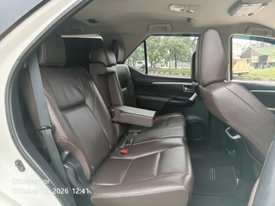 Foto Mobil Bekas Kabin Belakang Toyota Fortuner 2.4 4X2 VRZ tahun 2018