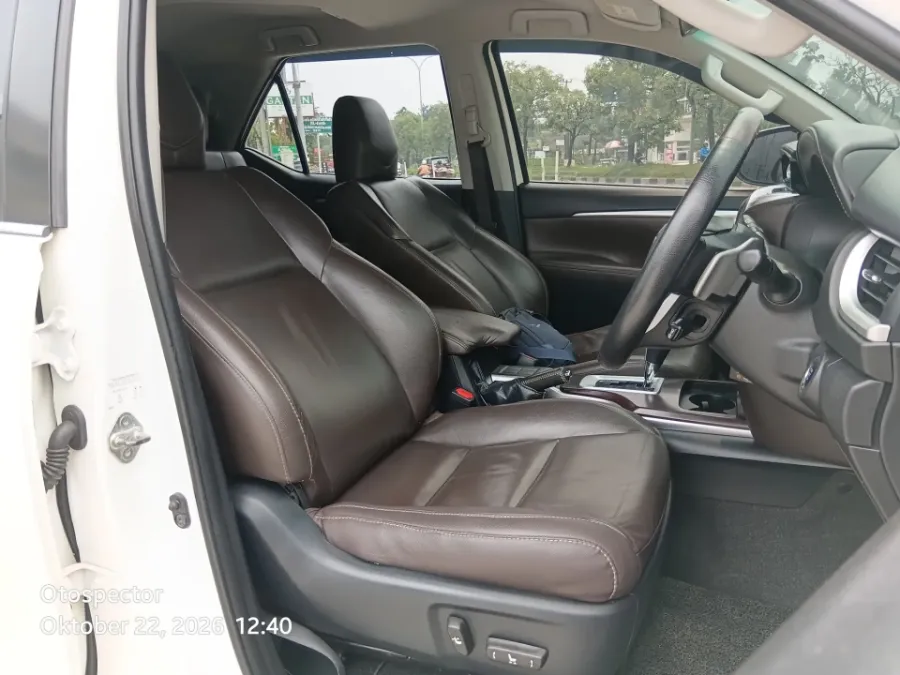 Foto Mobil Bekas Kabin Depan Toyota Fortuner 2.4 4X2 VRZ tahun 2018