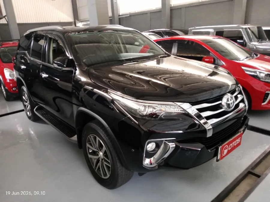 Foto Mobil Bekas Kanan Depan Toyota Fortuner 2.4 4X2 VRZ tahun 2018