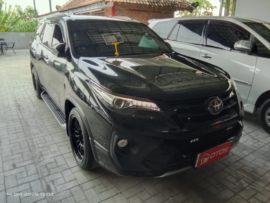 Foto Mobil Bekas Kanan Depan Toyota Fortuner 2.4 4X2 VRZ tahun 2018
