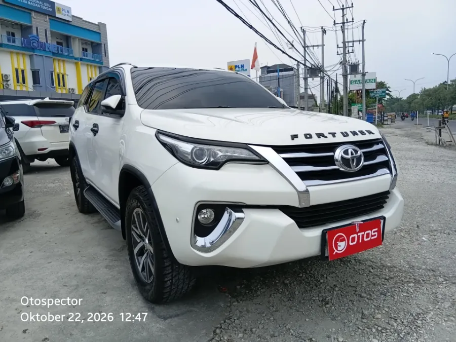 Foto Mobil Bekas Kanan Depan Toyota Fortuner 2.4 4X2 VRZ tahun 2018