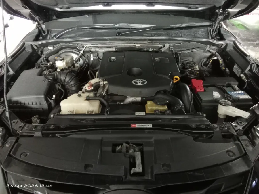Foto Mobil Bekas Mesin Toyota Fortuner 2.4 4X2 VRZ tahun 2018