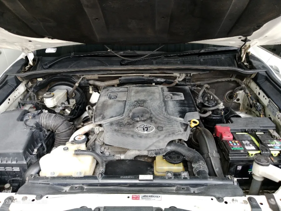 Foto Mobil Bekas Mesin Toyota Fortuner 2.4 4X2 VRZ tahun 2018