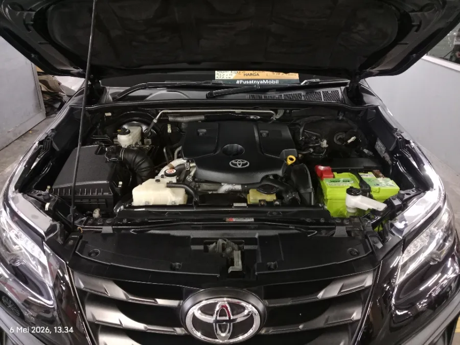 Foto Mobil Bekas Mesin Toyota Fortuner 2.4 4X2 VRZ tahun 2018