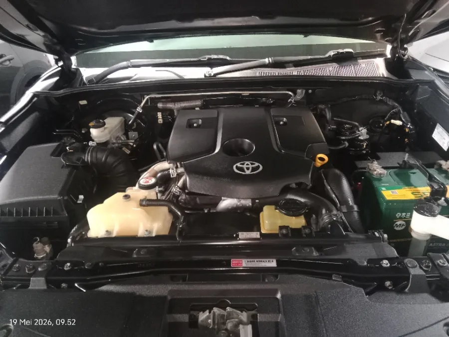 Foto Mobil Bekas Mesin Toyota Fortuner 2.4 4X2 VRZ tahun 2018