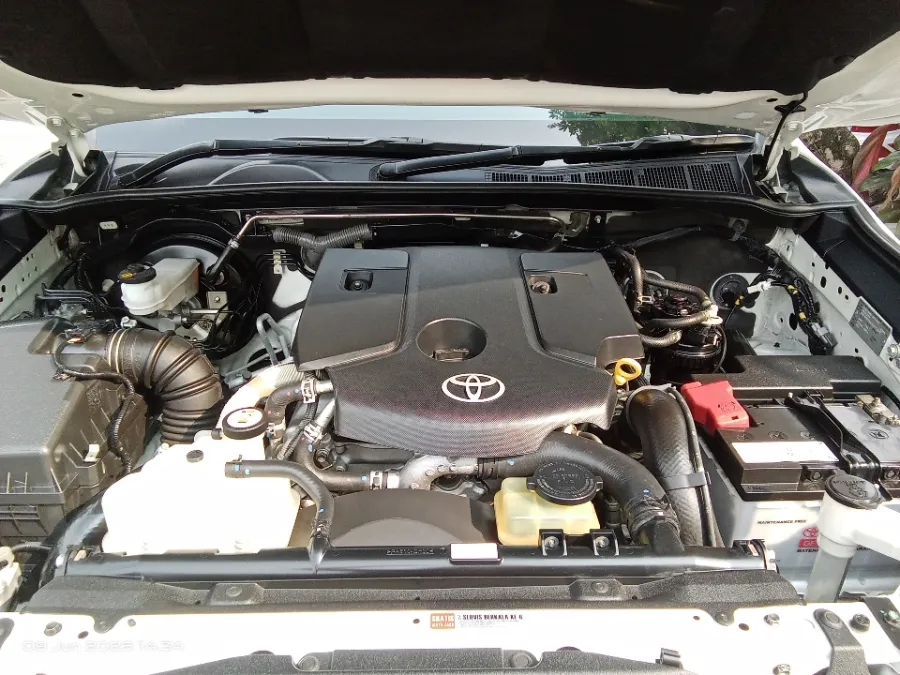 Foto Mobil Bekas Mesin Toyota Fortuner 2.4 4X2 VRZ tahun 2018