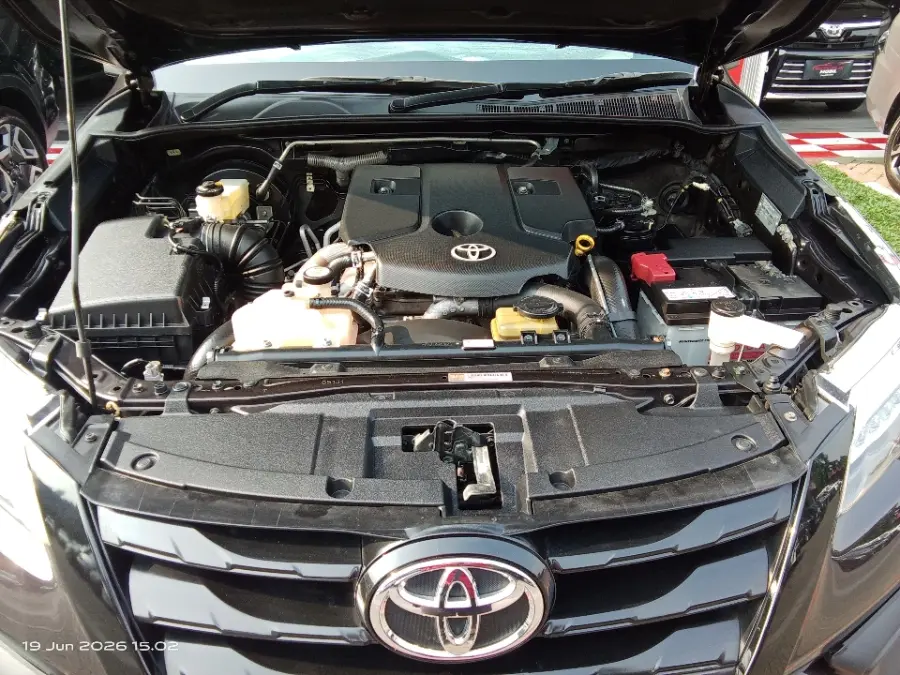 Foto Mobil Bekas Mesin Toyota Fortuner 2.4 4X2 VRZ tahun 2018