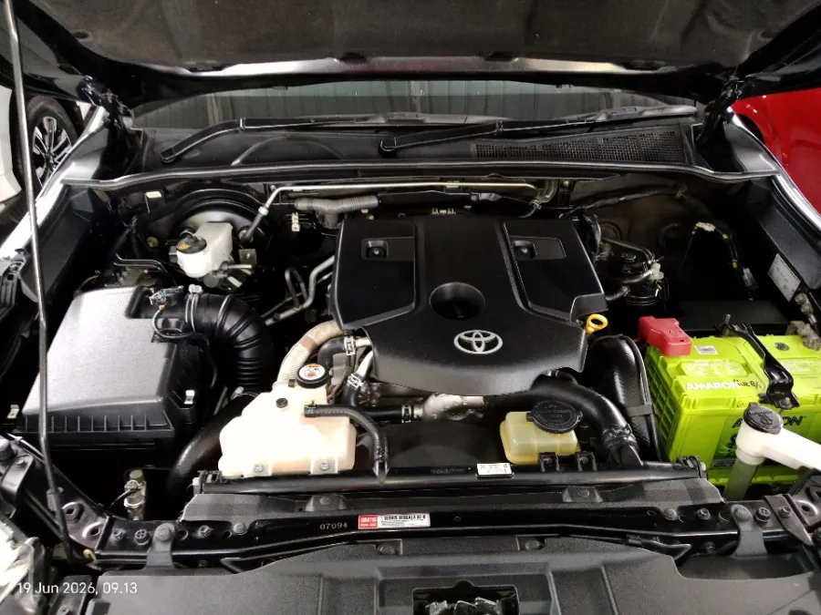 Foto Mobil Bekas Mesin Toyota Fortuner 2.4 4X2 VRZ tahun 2018