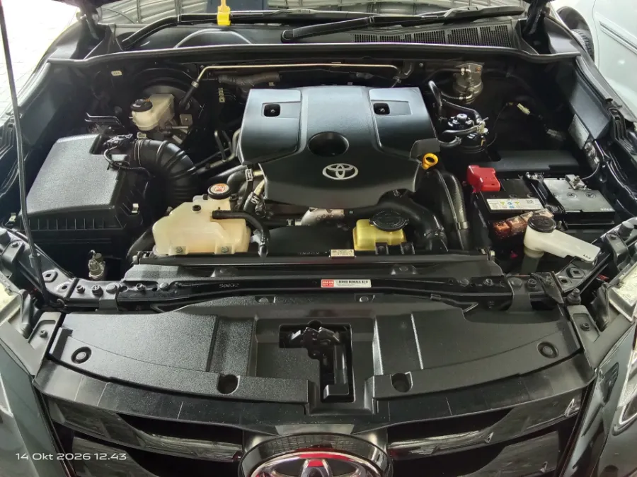 Foto Mobil Bekas Mesin Toyota Fortuner 2.4 4X2 VRZ tahun 2018
