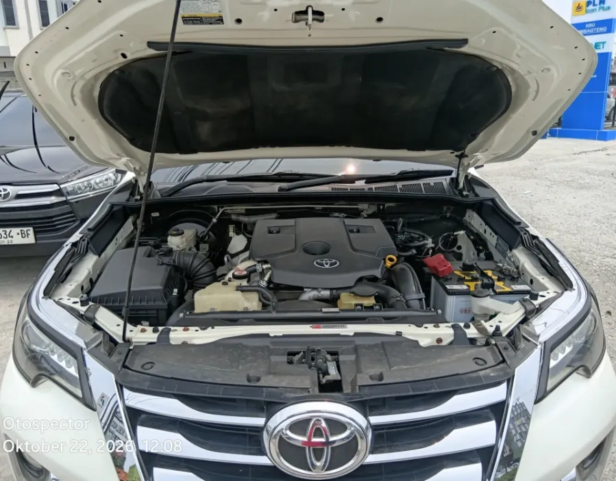 Foto Mobil Bekas Mesin Toyota Fortuner 2.4 4X2 VRZ tahun 2018