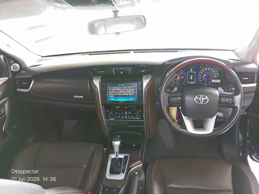 Foto Mobil Bekas Dashboard Toyota Fortuner 2.4 4X2 VRZ tahun 2019