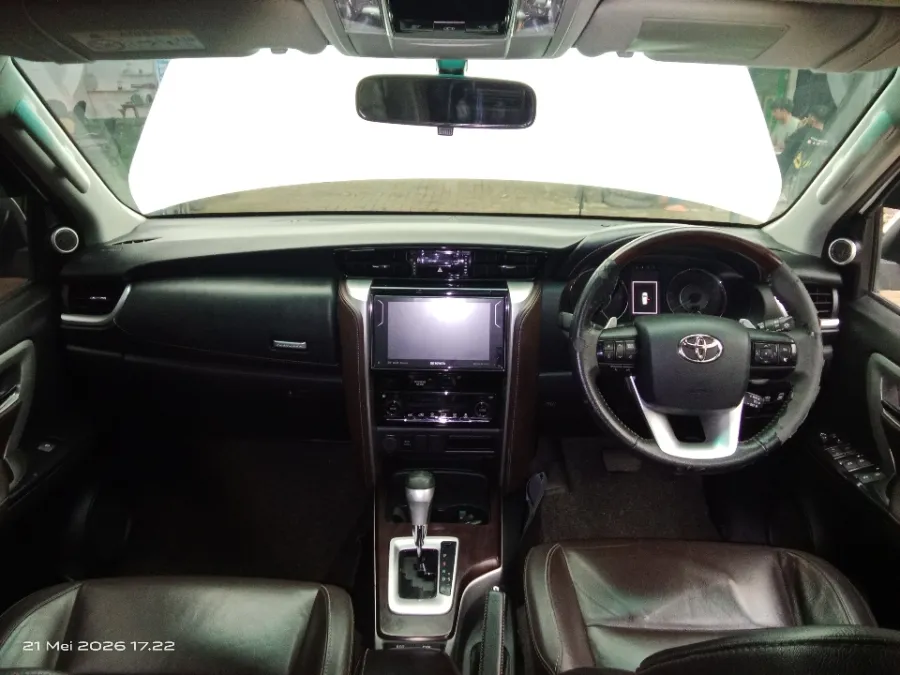 Foto Mobil Bekas Dashboard Toyota Fortuner 2.4 4X2 VRZ tahun 2019