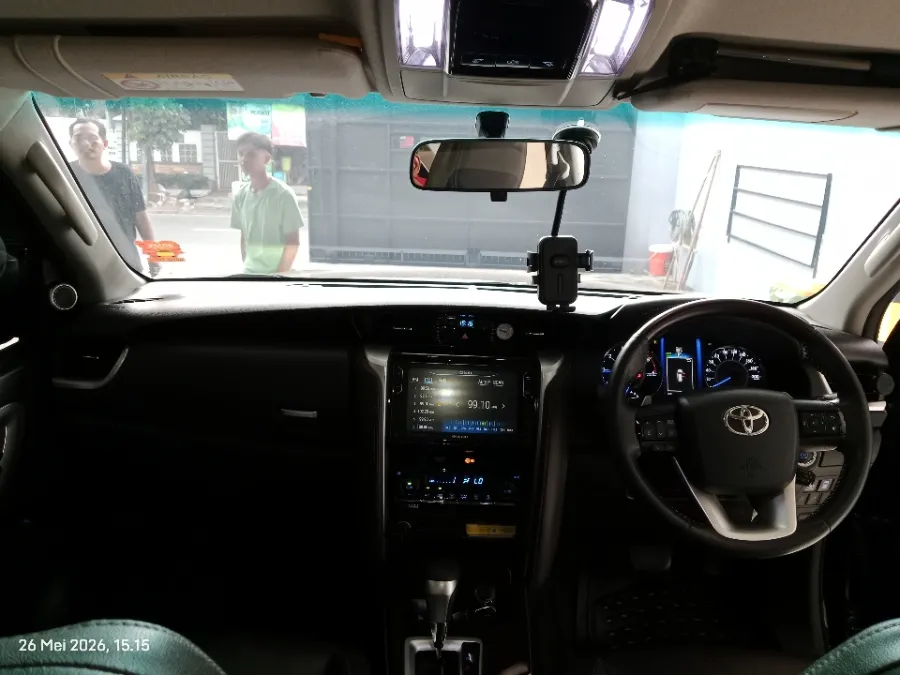 Foto Mobil Bekas Dashboard Toyota Fortuner 2.4 4X2 VRZ tahun 2019