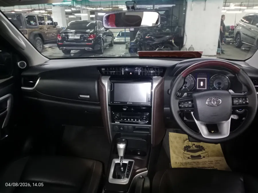 Foto Mobil Bekas Dashboard Toyota Fortuner 2.4 4X2 VRZ tahun 2019