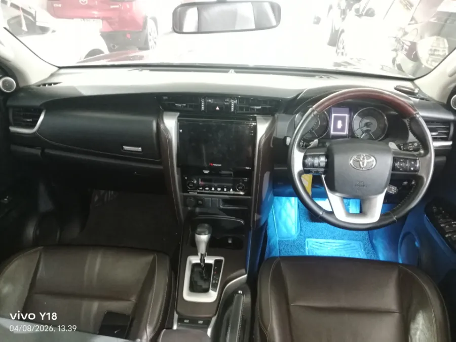 Foto Mobil Bekas Dashboard Toyota Fortuner 2.4 4X2 VRZ tahun 2019