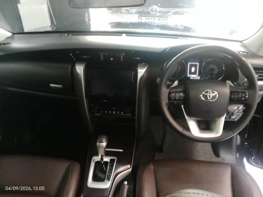 Foto Mobil Bekas Dashboard Toyota Fortuner 2.4 4X2 VRZ tahun 2019
