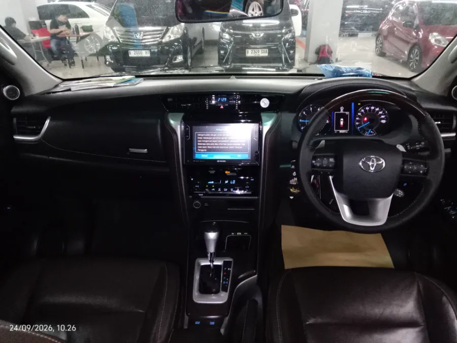 Foto Mobil Bekas Dashboard Toyota Fortuner 2.4 4X2 VRZ tahun 2019