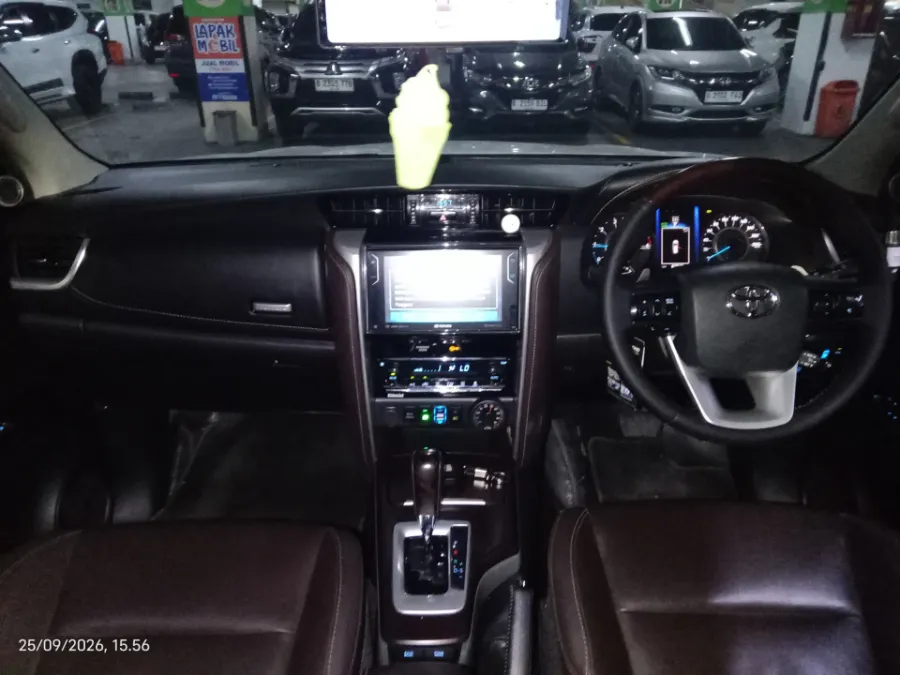 Foto Mobil Bekas Dashboard Toyota Fortuner 2.4 4X2 VRZ tahun 2019