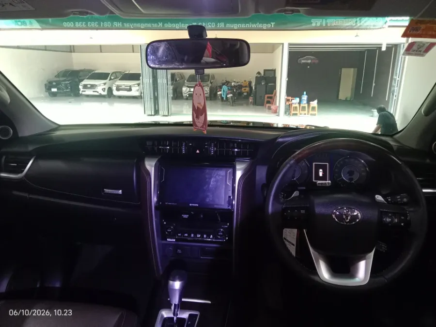 Foto Mobil Bekas Dashboard Toyota Fortuner 2.4 4X2 VRZ tahun 2019