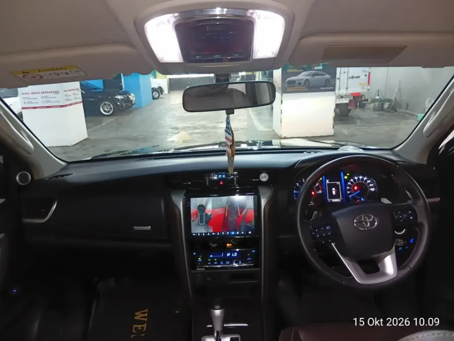 Foto Mobil Bekas Dashboard Toyota Fortuner 2.4 4X2 VRZ tahun 2019