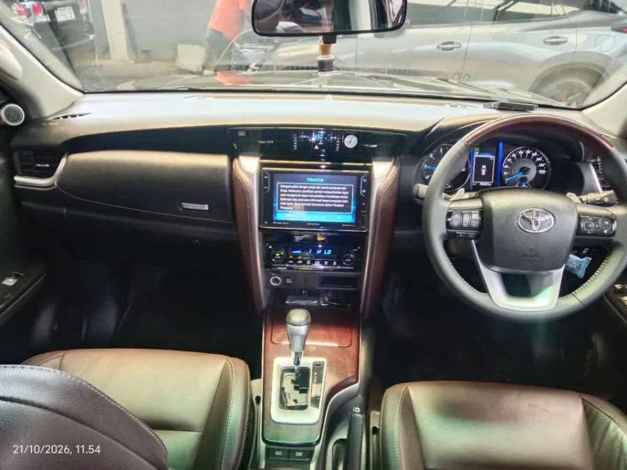 Foto Mobil Bekas Dashboard Toyota Fortuner 2.4 4X2 VRZ tahun 2019