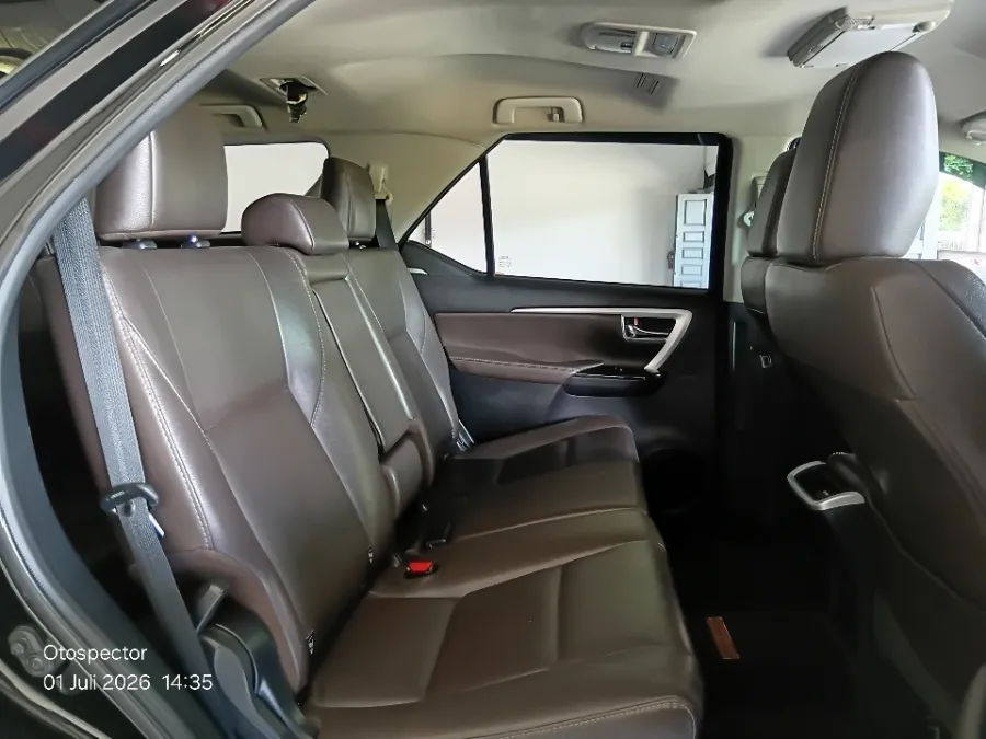 Foto Mobil Bekas Kabin Belakang Toyota Fortuner 2.4 4X2 VRZ tahun 2019