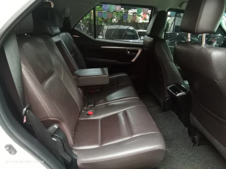 Foto Mobil Bekas Kabin Belakang Toyota Fortuner 2.4 4X2 VRZ tahun 2019