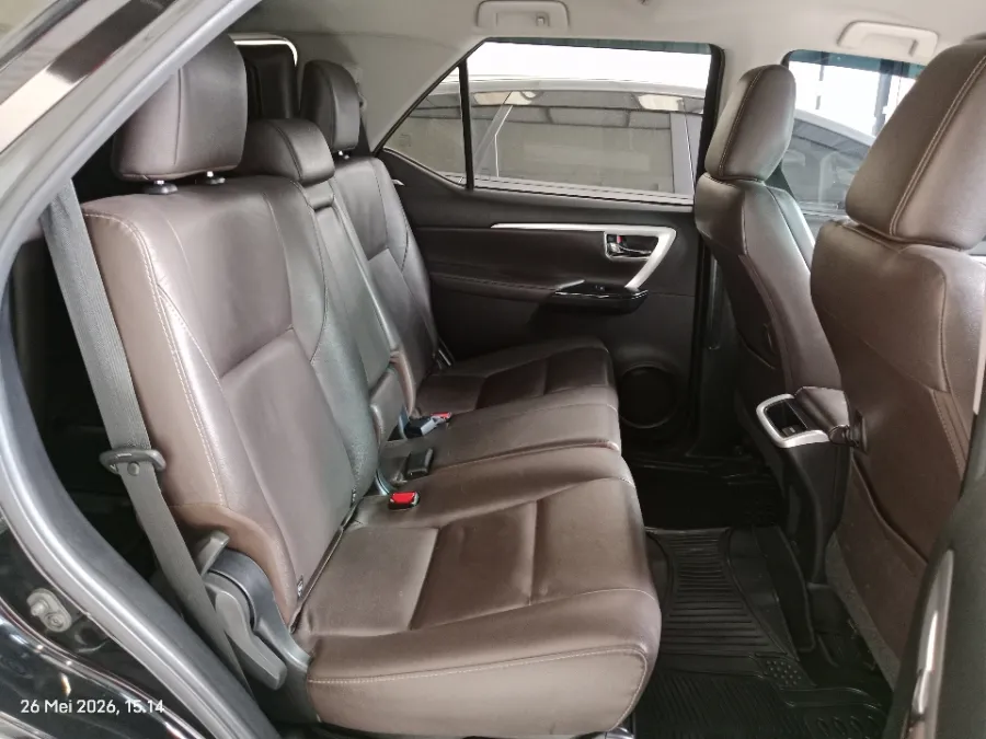 Foto Mobil Bekas Kabin Belakang Toyota Fortuner 2.4 4X2 VRZ tahun 2019