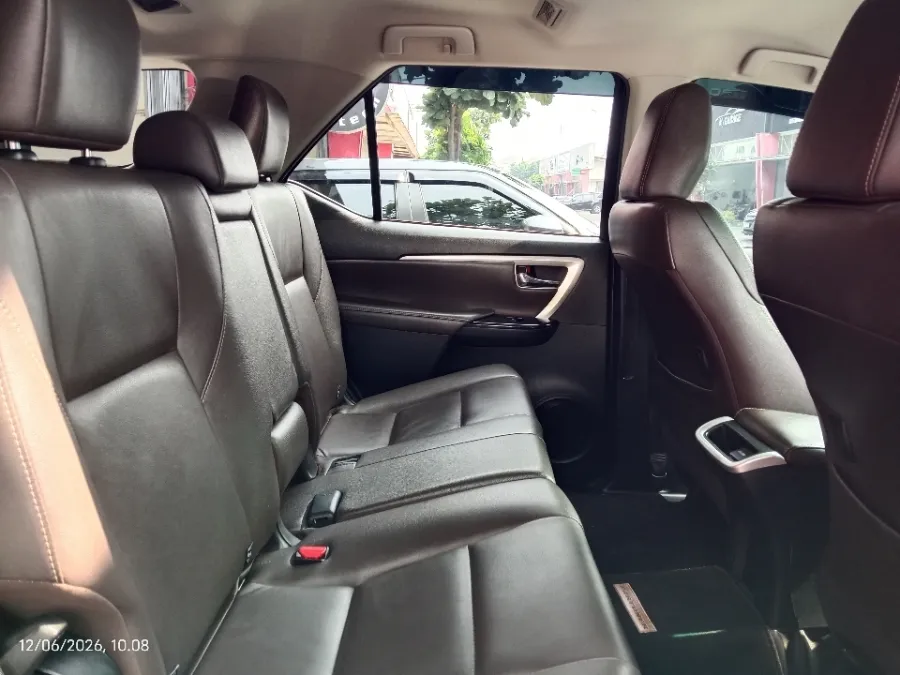 Foto Mobil Bekas Kabin Belakang Toyota Fortuner 2.4 4X2 VRZ tahun 2019