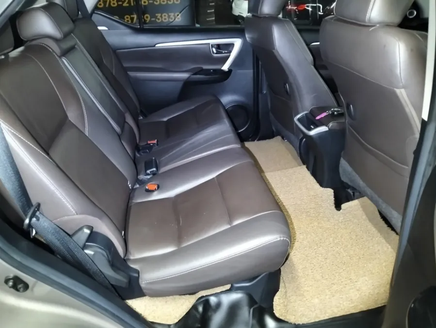 Foto Mobil Bekas Kabin Belakang Toyota Fortuner 2.4 4X2 VRZ tahun 2019