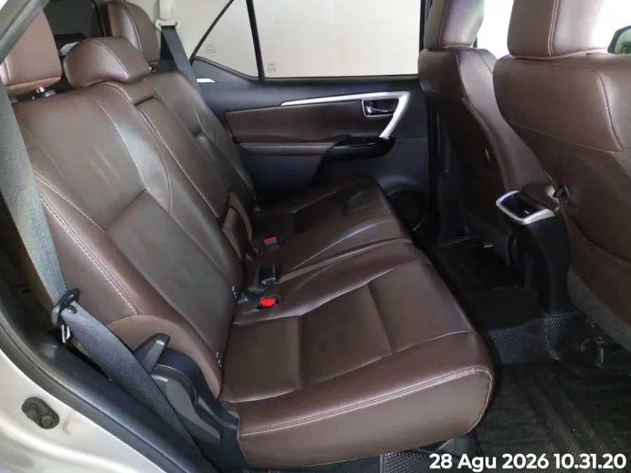 Foto Mobil Bekas Kabin Belakang Toyota Fortuner 2.4 4X2 VRZ tahun 2019