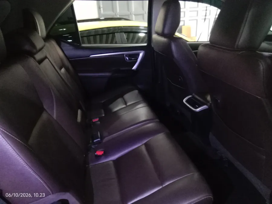 Foto Mobil Bekas Kabin Belakang Toyota Fortuner 2.4 4X2 VRZ tahun 2019
