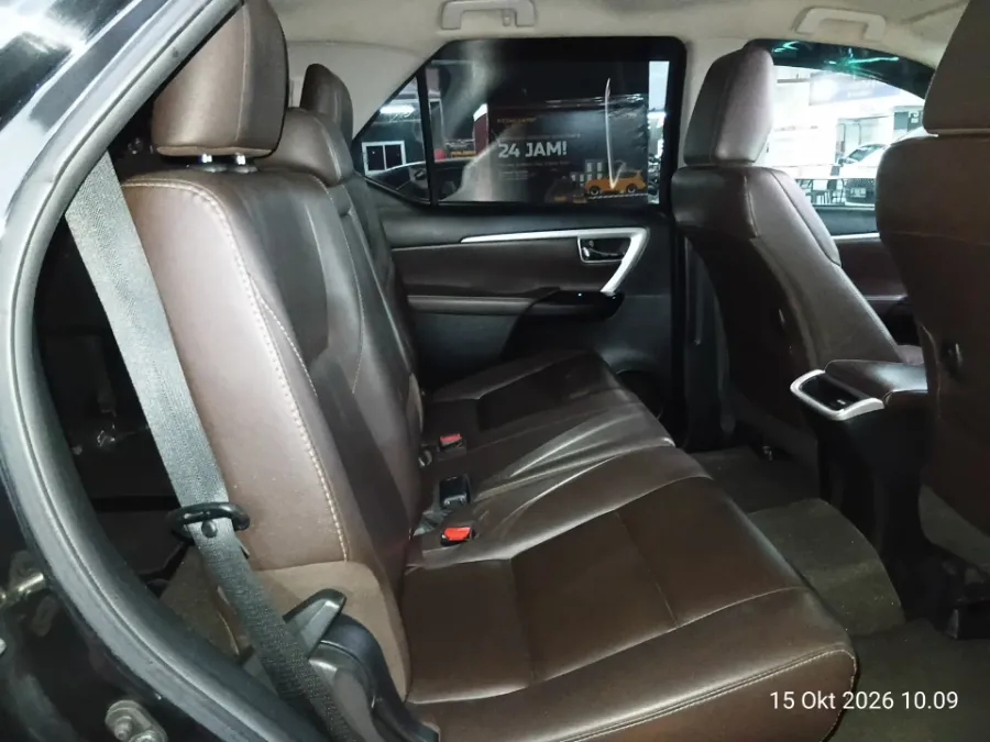 Foto Mobil Bekas Kabin Belakang Toyota Fortuner 2.4 4X2 VRZ tahun 2019