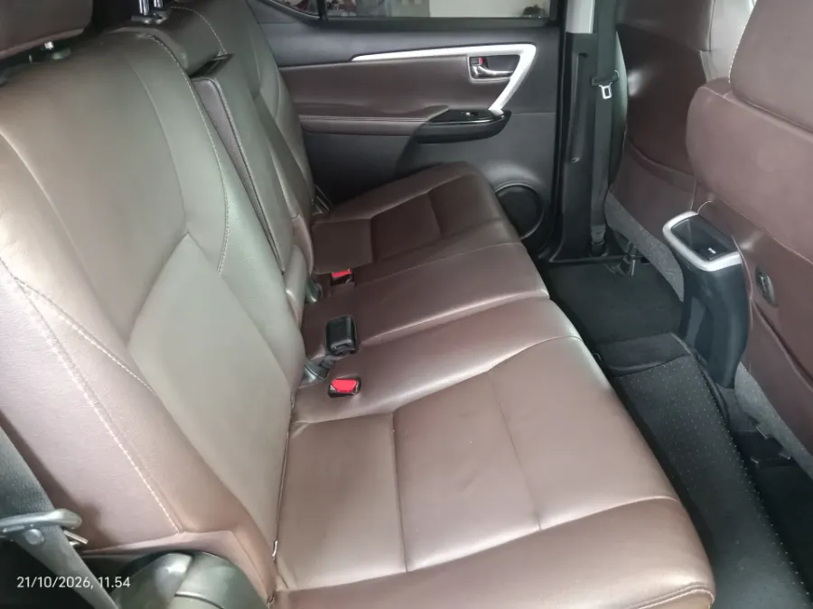 Foto Mobil Bekas Kabin Belakang Toyota Fortuner 2.4 4X2 VRZ tahun 2019