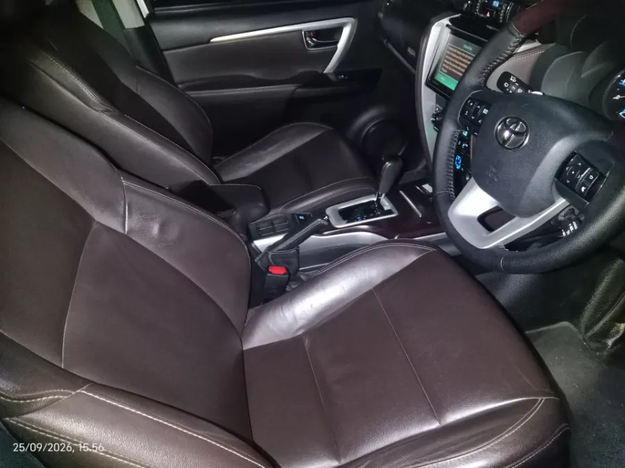 Foto Mobil Bekas Kabin Depan Toyota Fortuner 2.4 4X2 VRZ tahun 2019