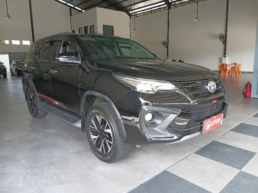 Foto Mobil Bekas Kanan Depan Toyota Fortuner 2.4 4X2 VRZ tahun 2019