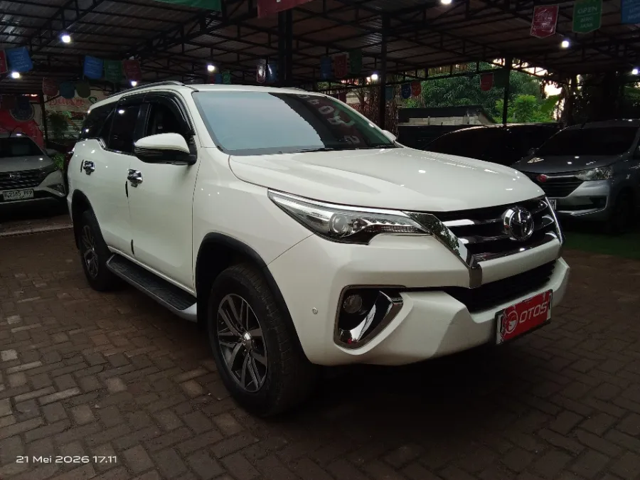 Foto Mobil Bekas Kanan Depan Toyota Fortuner 2.4 4X2 VRZ tahun 2019