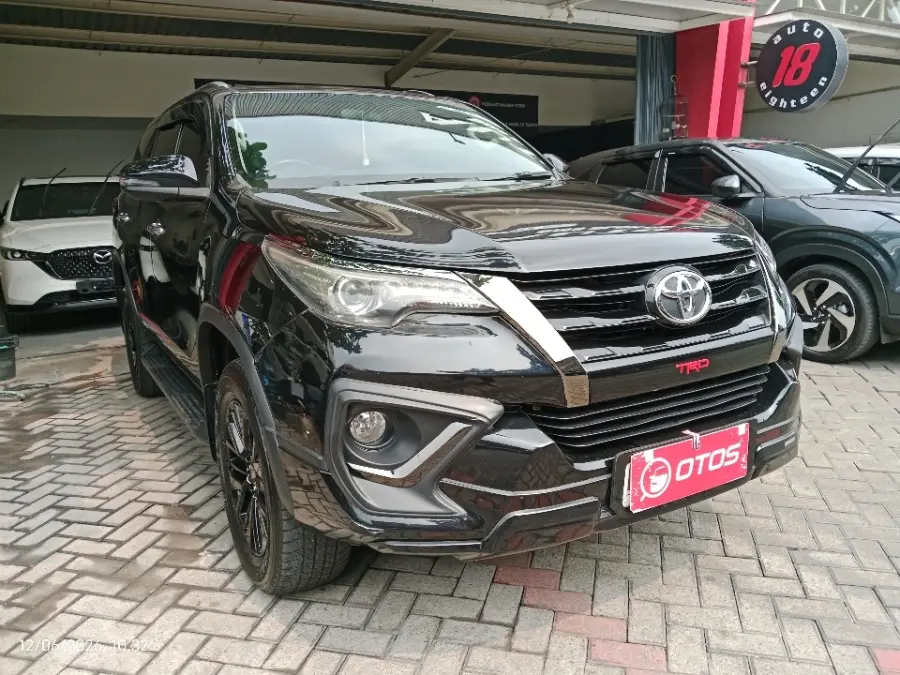 Foto Mobil Bekas Kanan Depan Toyota Fortuner 2.4 4X2 VRZ tahun 2019
