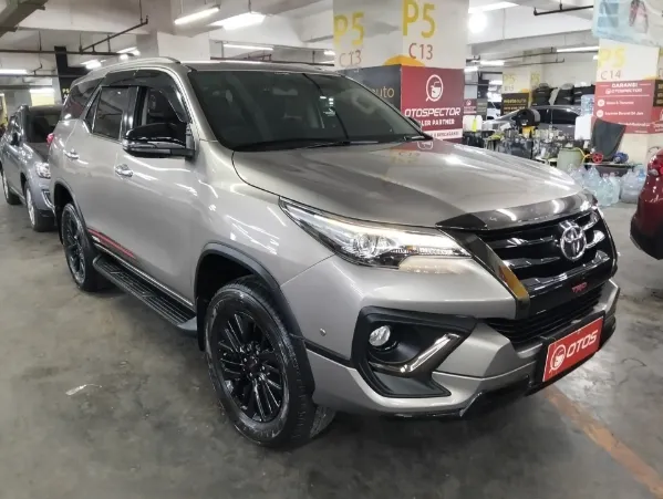 2019 Toyota Fortuner 2.4 4X2 VRZ - Foto 1 dari 6