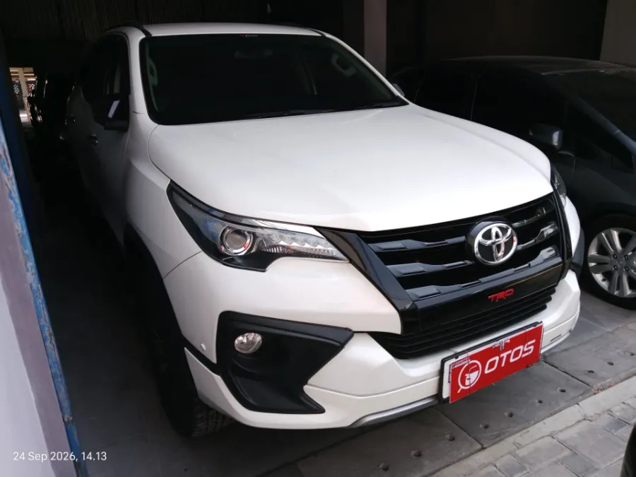 Foto Mobil Bekas Kanan Depan Toyota Fortuner 2.4 4X2 VRZ tahun 2019