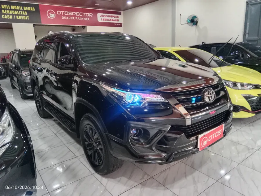 Foto Mobil Bekas Kanan Depan Toyota Fortuner 2.4 4X2 VRZ tahun 2019