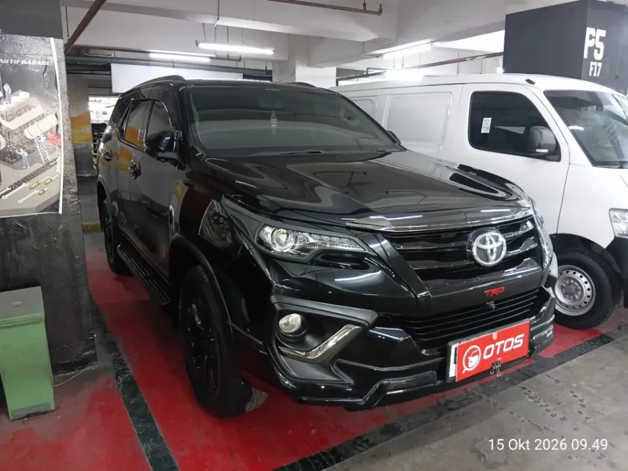 Foto Mobil Bekas Kanan Depan Toyota Fortuner 2.4 4X2 VRZ tahun 2019