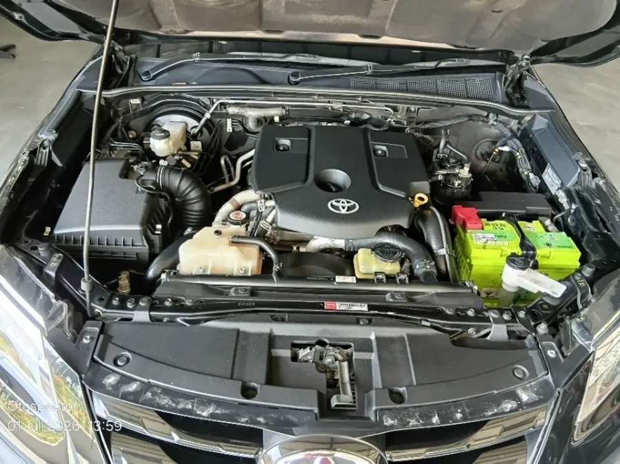 Foto Mobil Bekas Mesin Toyota Fortuner 2.4 4X2 VRZ tahun 2019