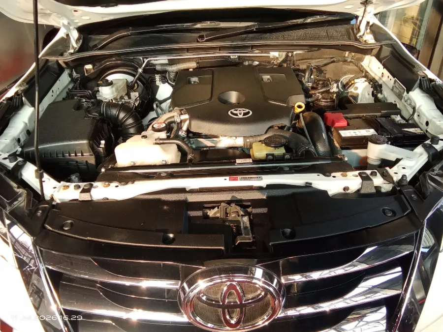 Foto Mobil Bekas Mesin Toyota Fortuner 2.4 4X2 VRZ tahun 2019