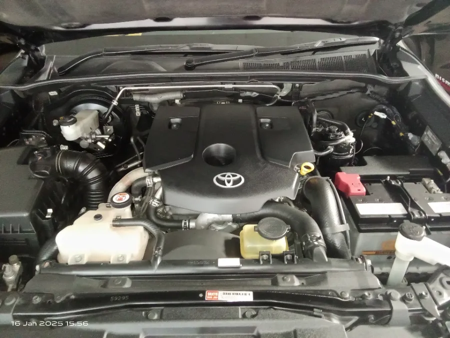 Foto Mobil Bekas Mesin Toyota Fortuner 2.4 4X2 VRZ tahun 2019
