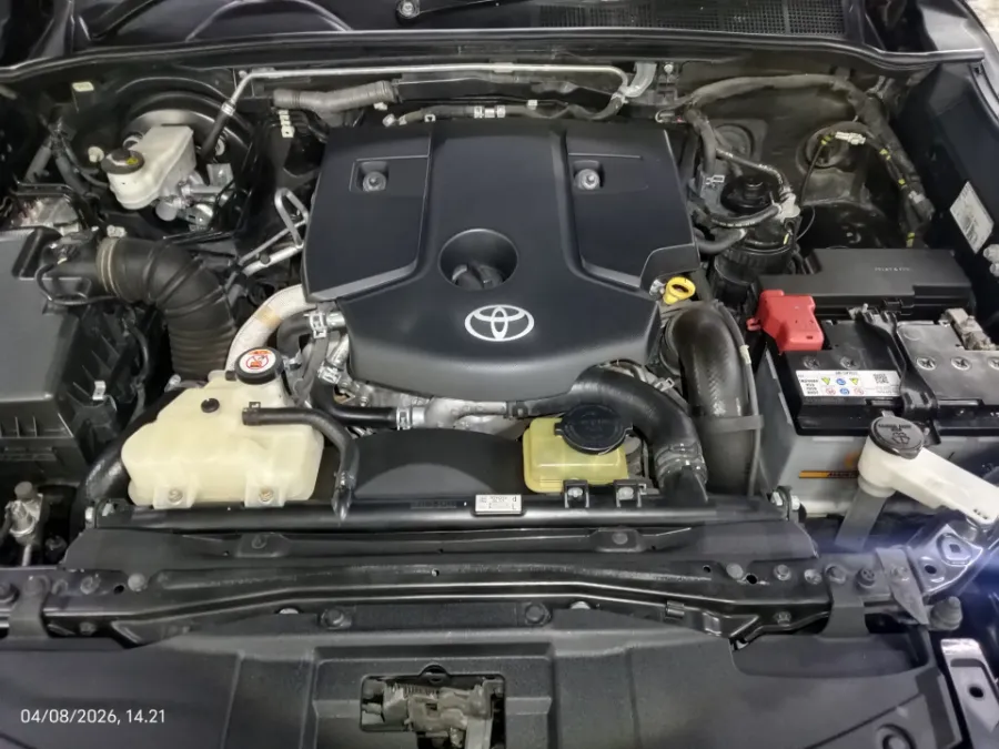Foto Mobil Bekas Mesin Toyota Fortuner 2.4 4X2 VRZ tahun 2019